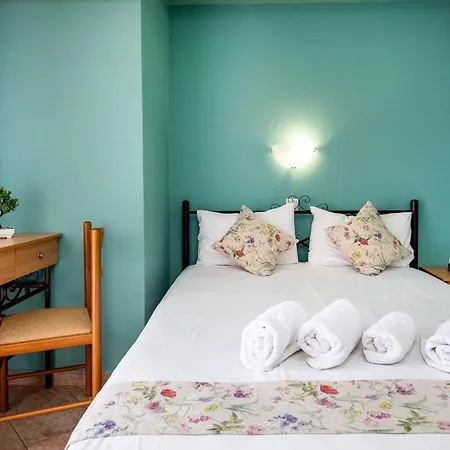 公寓 Famelia Lampiris