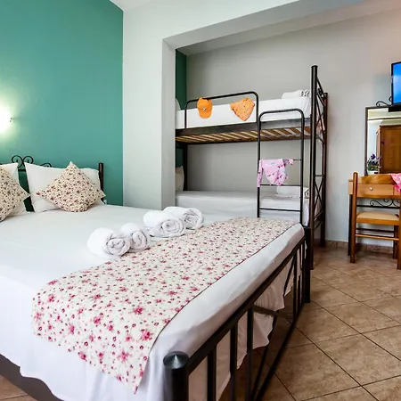 公寓 Famelia Lampiris *