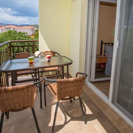 Appartement Famelia Lampiris Potos