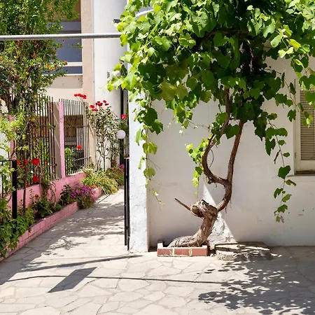 Famelia Lampiris Lägenhet *