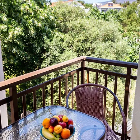 Appartement Famelia Lampiris Potos