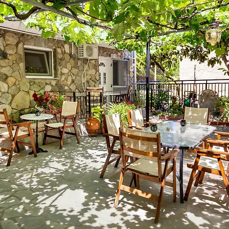 Famelia Lampiris 公寓