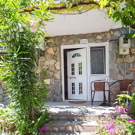 Famelia Lampiris 公寓