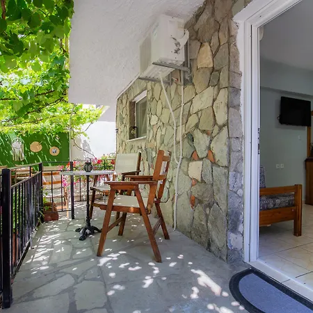 Famelia Lampiris Lägenhet Potos