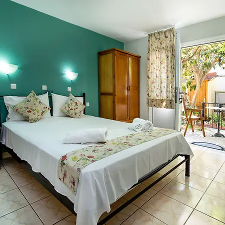 Famelia Lampiris Appartement Potos