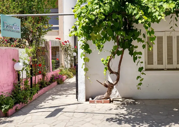 Famelia Lampiris 公寓 *