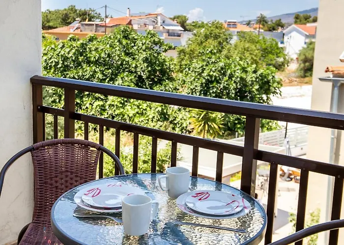 公寓 Famelia Lampiris