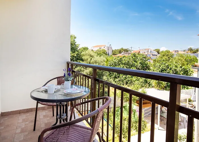 公寓 Famelia Lampiris *