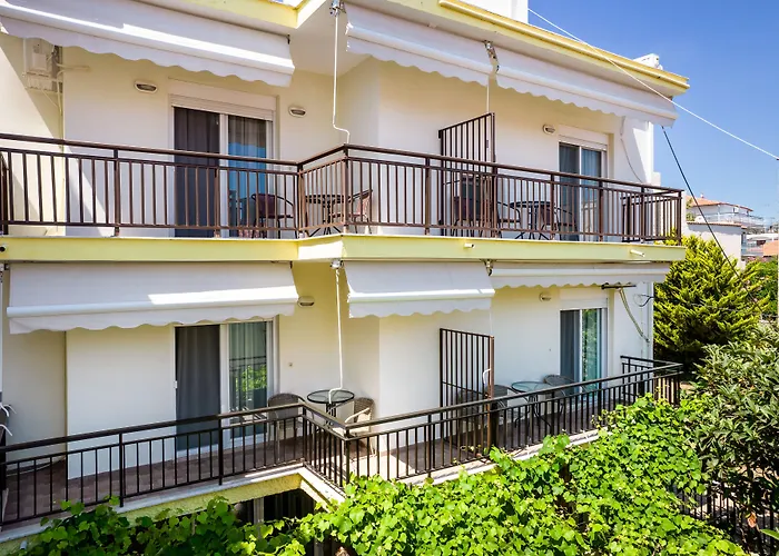 公寓 Famelia Lampiris